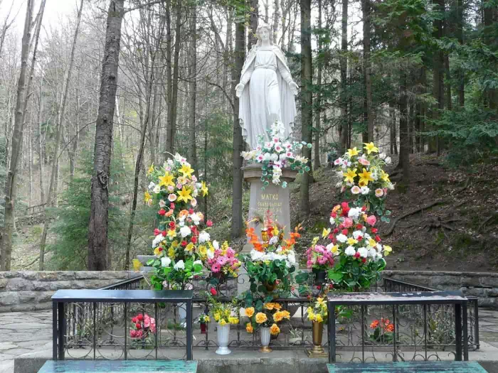 Statua Najwitszej Maryi Panny fot. Adorb