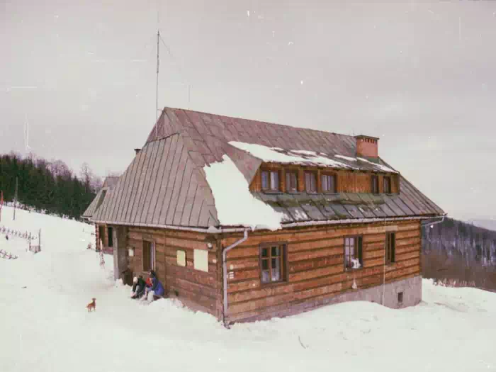Schronisko PTTK na Hali abowskiej 1998 fot.  PiotrMargiel